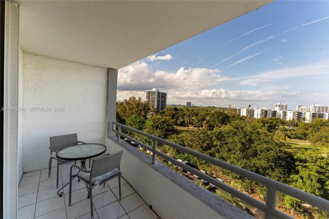 Condo in Aventura, Florida, 2 bedrooms  № 2061207 - photo 16