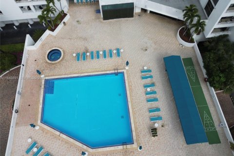 Condo in Aventura, Florida, 2 bedrooms  № 2061207 - photo 18