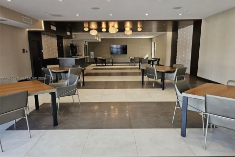 Condo in Aventura, Florida, 2 bedrooms  № 2061207 - photo 28