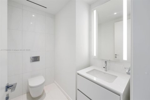 Condominio en venta en Miami, Florida, 2 dormitorios, 146.6 m2 № 1480636 - foto 15