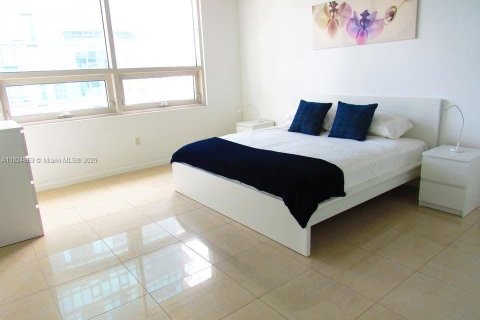 Condo in Miami, Florida, 2 bedrooms  № 1790732 - photo 5