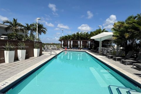 Condo in Miami, Florida, 2 bedrooms  № 1790732 - photo 27