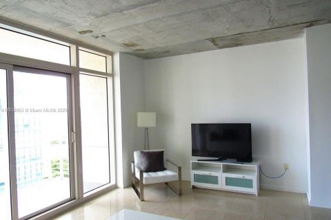 Condo in Miami, Florida, 2 bedrooms  № 1790732 - photo 2