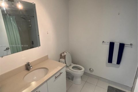 Condo in Miami, Florida, 2 bedrooms  № 1790732 - photo 12