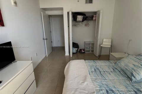 Condo in Miami, Florida, 2 bedrooms  № 1790732 - photo 11