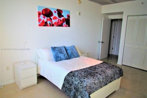 Condo in Miami, Florida, 2 bedrooms  № 1790732 - photo 4