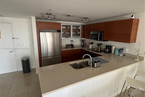 Condo in Miami, Florida, 2 bedrooms  № 1790732 - photo 17