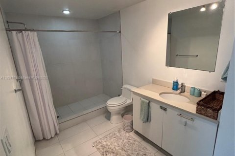 Condo in Miami, Florida, 2 bedrooms  № 1790732 - photo 16