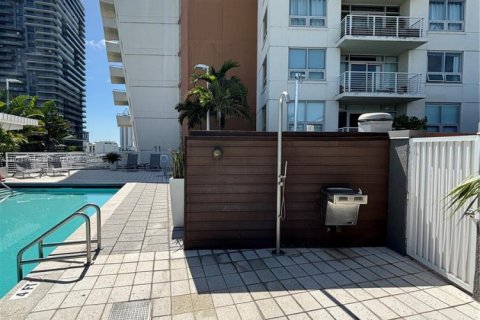 Condo in Miami, Florida, 2 bedrooms  № 1790732 - photo 29
