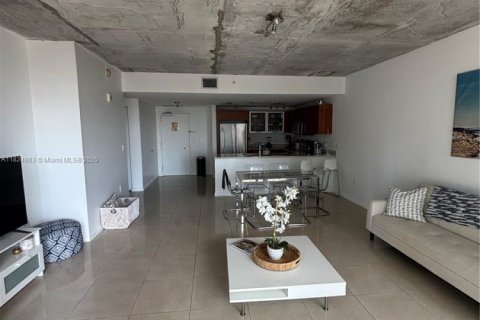 Condo in Miami, Florida, 2 bedrooms  № 1790732 - photo 7