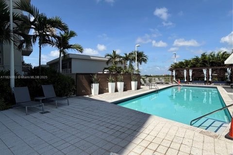 Condo in Miami, Florida, 2 bedrooms  № 1790732 - photo 28