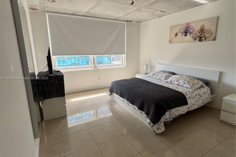 Condo in Miami, Florida, 2 bedrooms  № 1790732 - photo 14