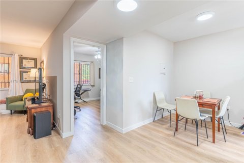 Купить кондоминиум в Майами, Флорида 2 спальни, 70.61м2, № 1951399 - фото 4