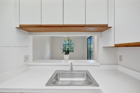 Condo in Plantation, Florida, 2 bedrooms  № 1892259 - photo 6