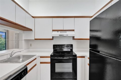 Condo in Plantation, Florida, 2 bedrooms  № 1892259 - photo 7