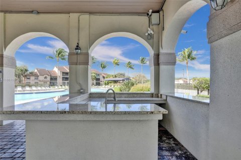 Condo in Plantation, Florida, 2 bedrooms  № 1892259 - photo 17