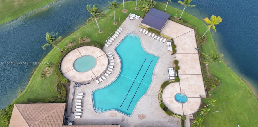 Condo in Plantation, Florida, 2 bedrooms № 1892259