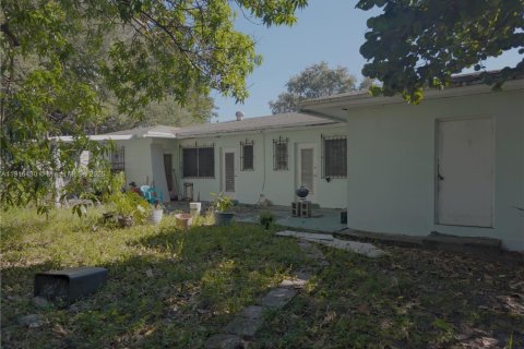 Propiedad comercial en venta en North Miami Beach, Florida, 173.36 m2 № 1974258 - foto 12