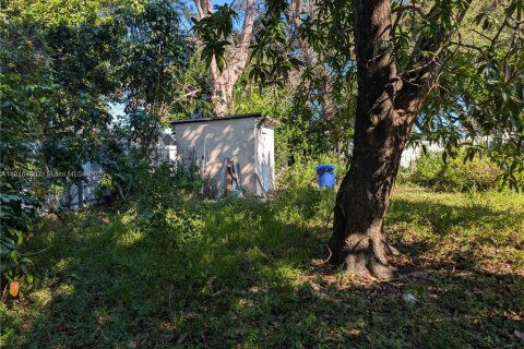 Propiedad comercial en venta en North Miami Beach, Florida, 173.36 m2 № 1974258 - foto 13