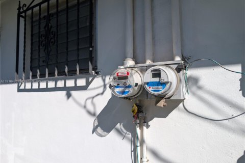 Propiedad comercial en venta en North Miami Beach, Florida, 173.36 m2 № 1974258 - foto 5