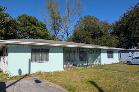Propiedad comercial en venta en North Miami Beach, Florida, 173.36 m2 № 1974258 - foto 15