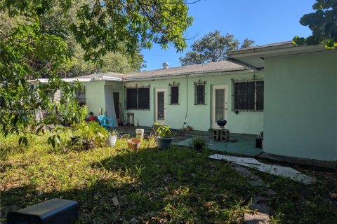 Propiedad comercial en venta en North Miami Beach, Florida, 173.36 m2 № 1974258 - foto 3