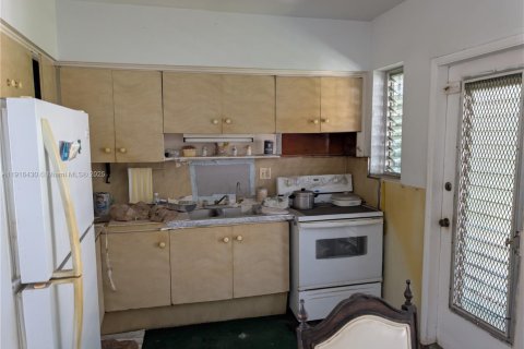 Propiedad comercial en venta en North Miami Beach, Florida, 173.36 m2 № 1974258 - foto 6