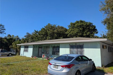 Propiedad comercial en venta en North Miami Beach, Florida, 173.36 m2 № 1974258 - foto 14