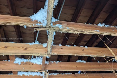 Propiedad comercial en venta en North Miami Beach, Florida, 173.36 m2 № 1974258 - foto 8