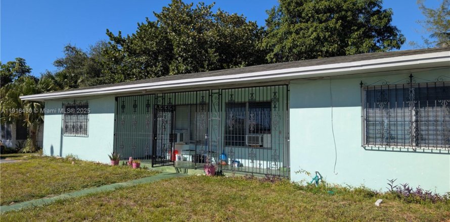Propiedad comercial en North Miami Beach, Florida 173.36 m2 № 1974258