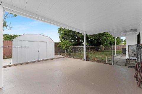 Casa en venta en Miami Gardens, Florida, 4 dormitorios, 154.78 m2 № 1963982 - foto 6