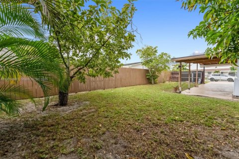 Casa en venta en Miami Gardens, Florida, 4 dormitorios, 154.78 m2 № 1963982 - foto 5