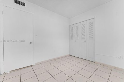 Casa en venta en Miami Gardens, Florida, 4 dormitorios, 154.78 m2 № 1963982 - foto 21