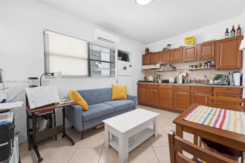 Casa en venta en Miami Gardens, Florida, 4 dormitorios, 154.78 m2 № 1963982 - foto 26