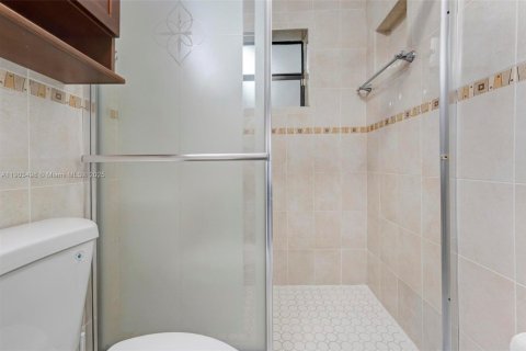 Casa en venta en Miami Gardens, Florida, 4 dormitorios, 154.78 m2 № 1963982 - foto 23