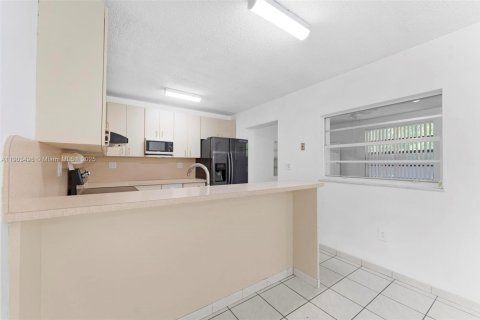 Casa en venta en Miami Gardens, Florida, 4 dormitorios, 154.78 m2 № 1963982 - foto 16