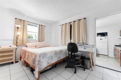 Casa en venta en Miami Gardens, Florida, 4 dormitorios, 154.78 m2 № 1963982 - foto 30