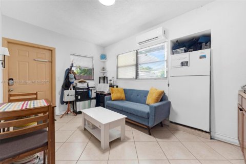 Casa en venta en Miami Gardens, Florida, 4 dormitorios, 154.78 m2 № 1963982 - foto 27