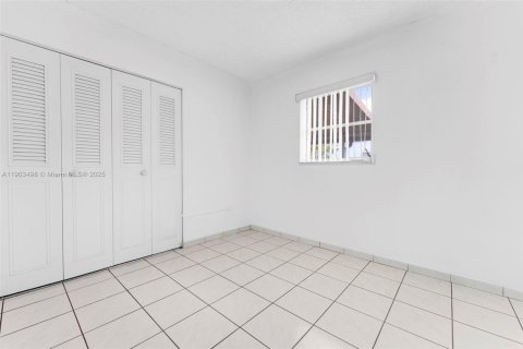Casa en venta en Miami Gardens, Florida, 4 dormitorios, 154.78 m2 № 1963982 - foto 24