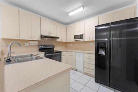 Casa en venta en Miami Gardens, Florida, 4 dormitorios, 154.78 m2 № 1963982 - foto 10