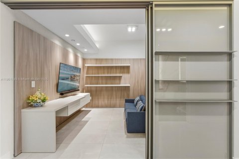 Condo in Sunny Isles Beach, Florida, 4 bedrooms № 1955402 - photo 24