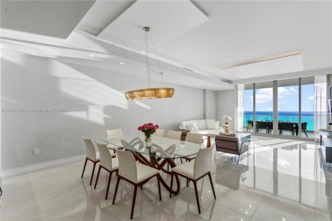 Condo in Sunny Isles Beach, Florida, 4 bedrooms № 1955402 - photo 1