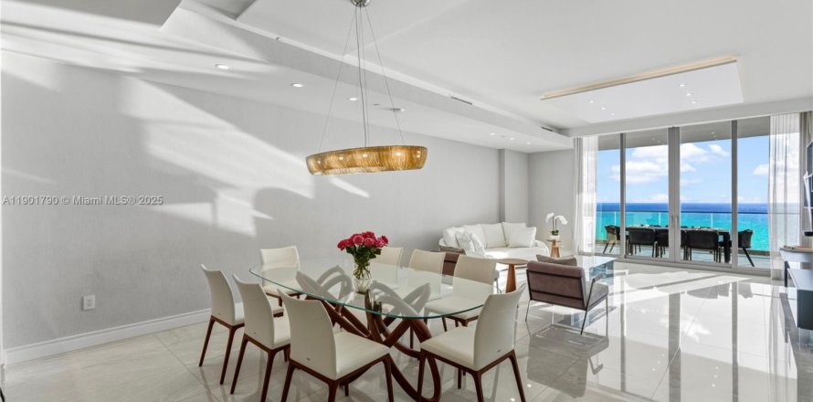Condo in Sunny Isles Beach, Florida, 4 bedrooms № 1955402