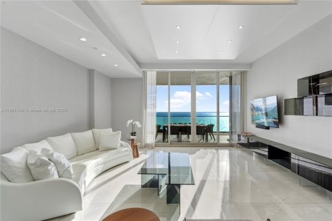 Condo in Sunny Isles Beach, Florida, 4 bedrooms № 1955402 - photo 2