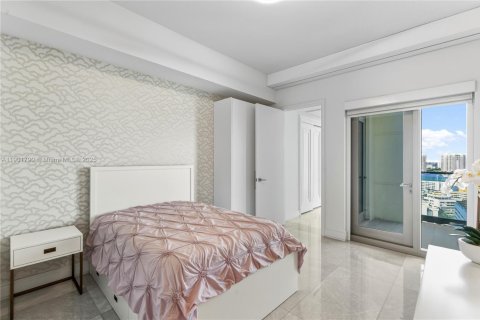 Condo in Sunny Isles Beach, Florida, 4 bedrooms № 1955402 - photo 22