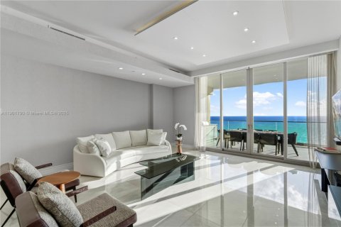 Condo in Sunny Isles Beach, Florida, 4 bedrooms № 1955402 - photo 11