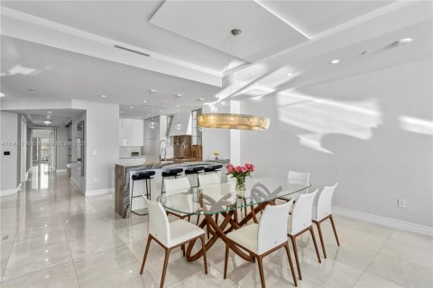 Condo in Sunny Isles Beach, Florida, 4 bedrooms № 1955402 - photo 3
