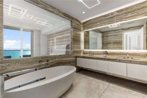 Condo in Sunny Isles Beach, Florida, 4 bedrooms № 1955402 - photo 13