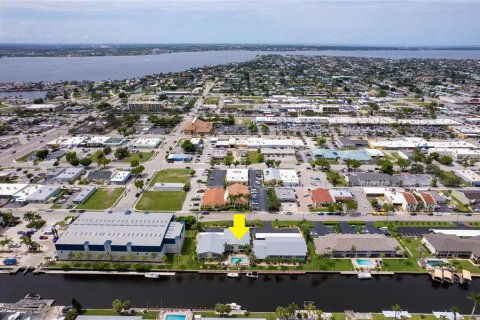 Condo in Cape Coral, Florida, 2 bedrooms  № 1875779 - photo 3