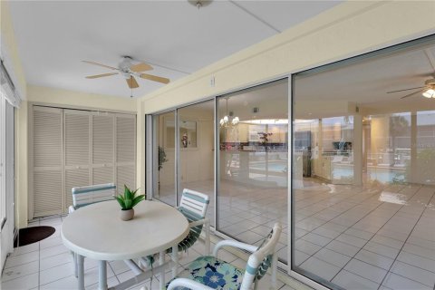Condo in Cape Coral, Florida, 2 bedrooms  № 1875779 - photo 22